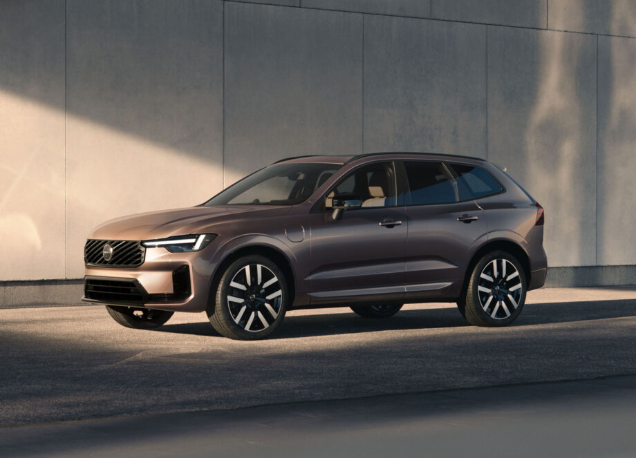 NUOVA VOLVO XC60 ibrida plug-in