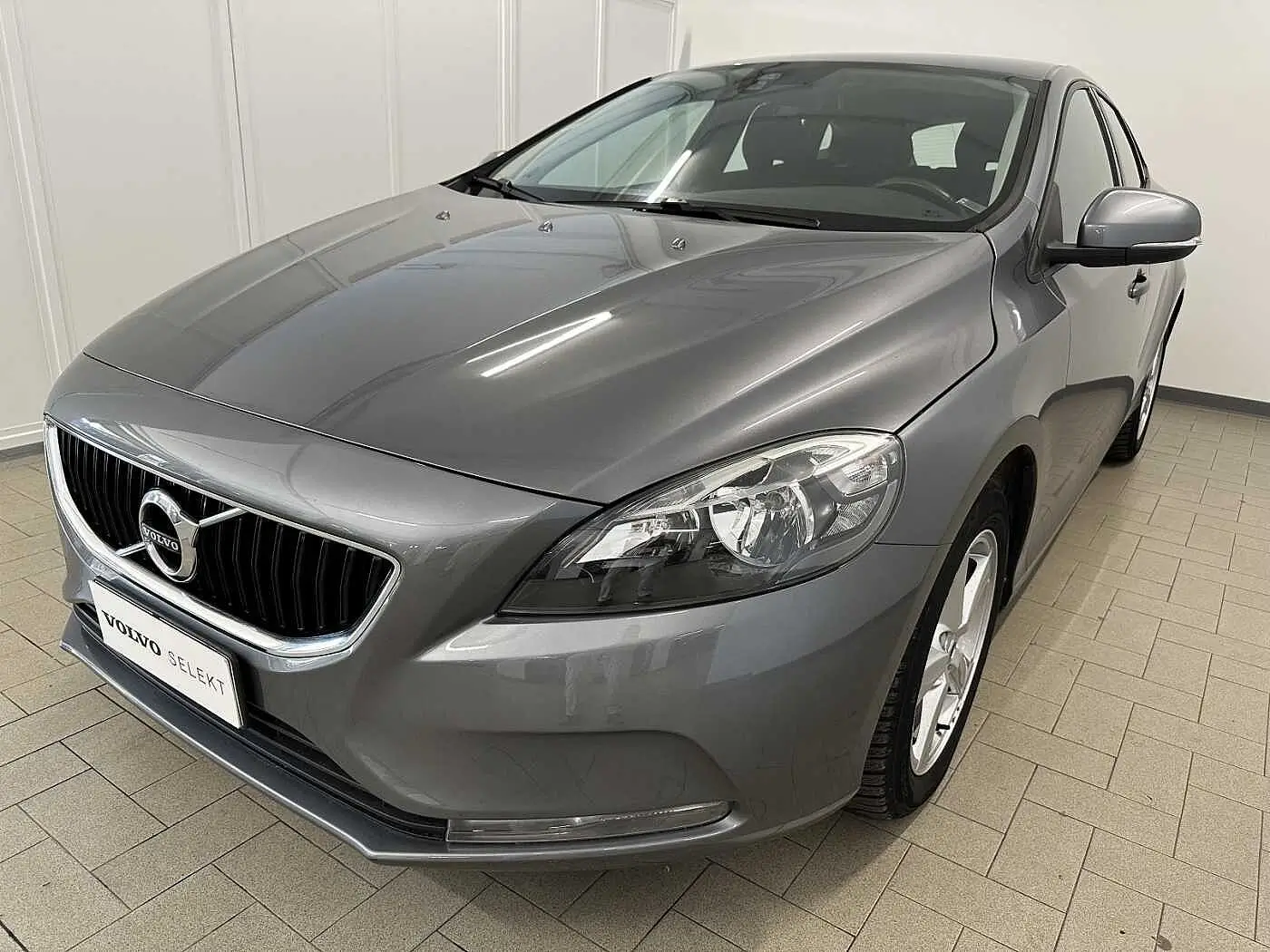 V40