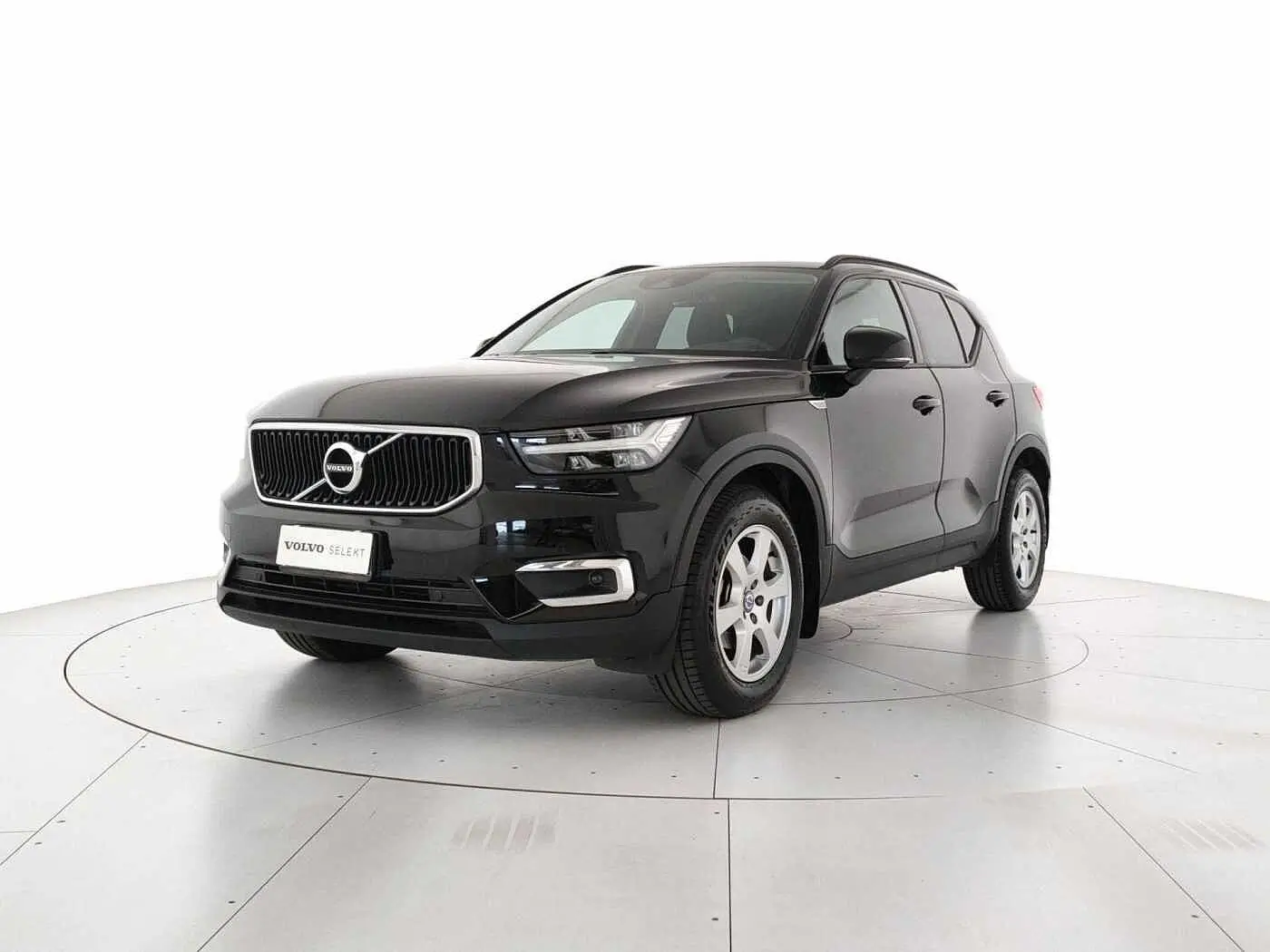 XC40 2.0 D3 MOMENTUM AUTO