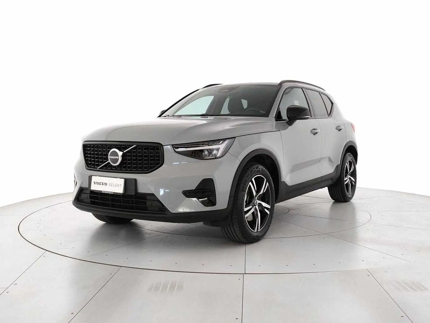 XC40 2.0 B3 PLUS DARK AUTO